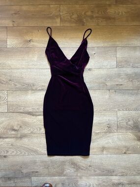 Windsor Velvet Midi Dress in Deep Plum